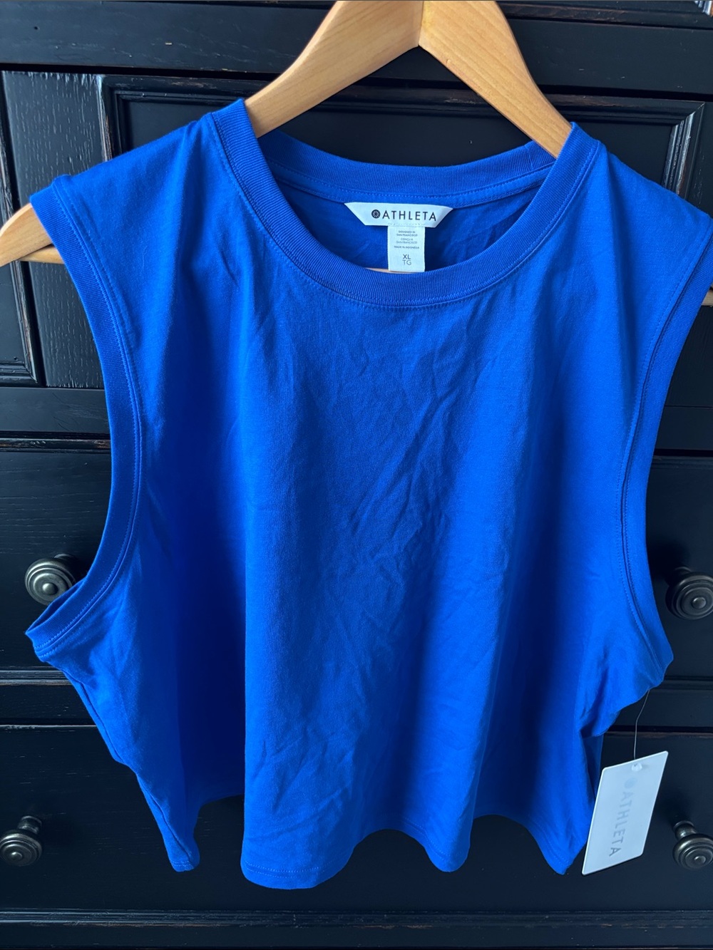 NWT Athleta size XL Cornflower Blue Cropped Muscle Tee, 100% Cotton